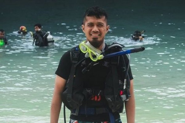 Ritno Kurniawan sedang bersiap melakukan snorkeling. (instagram.com/ritnokurniawan)