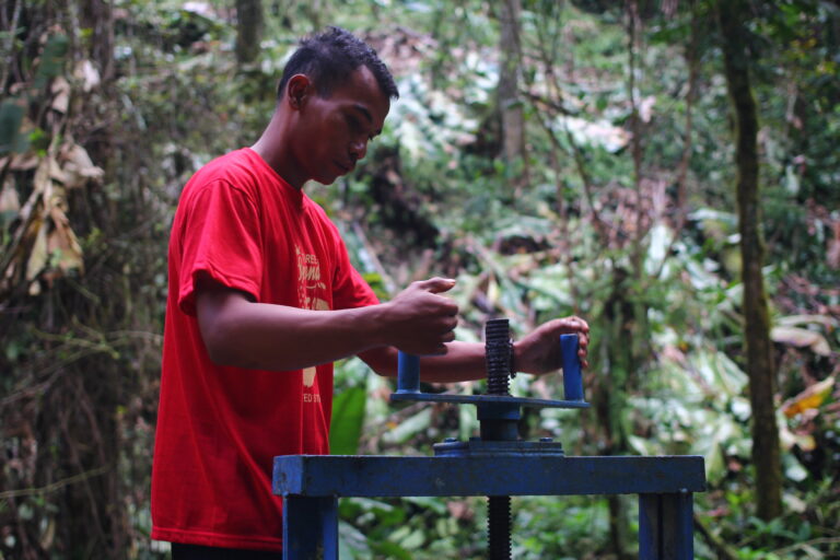 Fasilitas pembangkit mikro hidro di Desa Renah Kasah. Foto: Elviza Diana/ Mongabay Indonesia